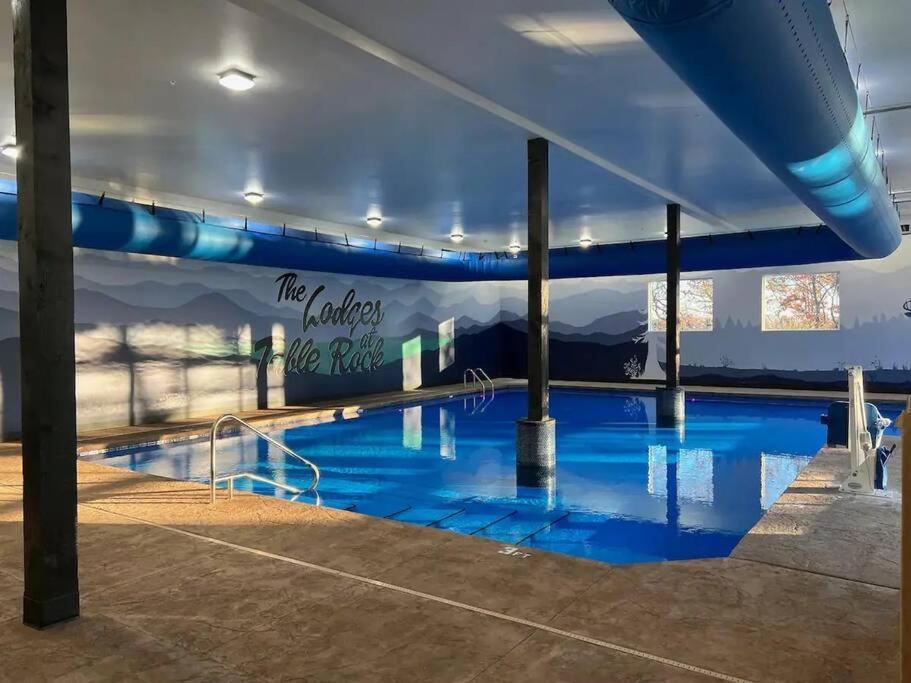 The Lake Fish-Amazing Views-Sleeps 24-Indoor-Outdoor Pools Branson Dış mekan fotoğraf