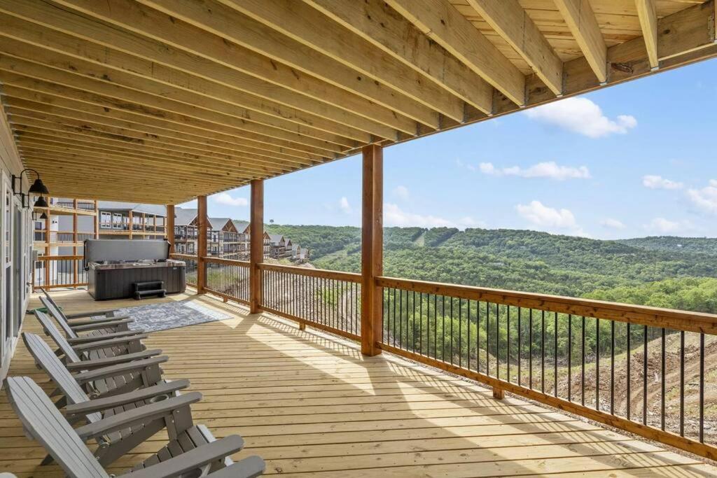 The Lake Fish-Amazing Views-Sleeps 24-Indoor-Outdoor Pools Branson Dış mekan fotoğraf