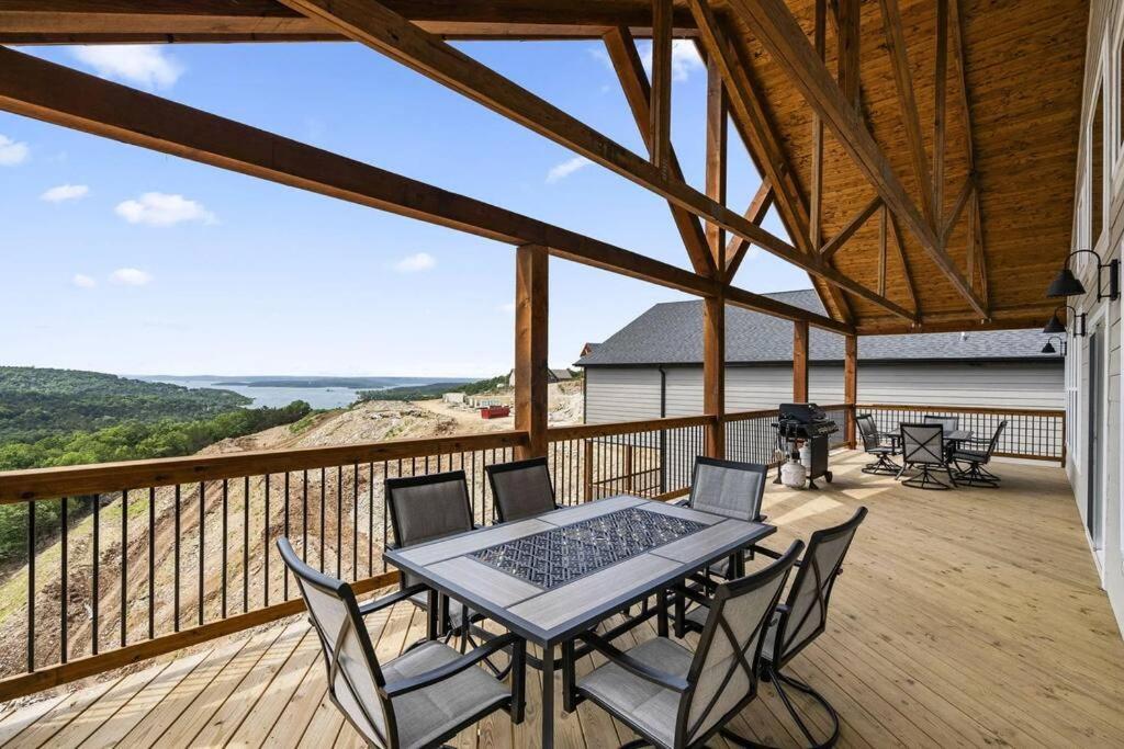 The Lake Fish-Amazing Views-Sleeps 24-Indoor-Outdoor Pools Branson Dış mekan fotoğraf